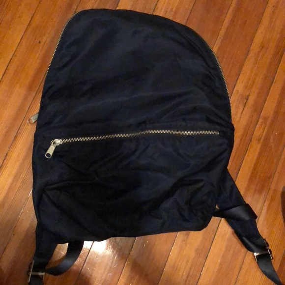 the packable backpack everlane
